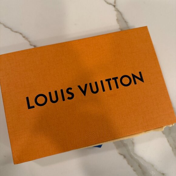 Louis Vuitton "Sarah" Wallet in Damier Ebene - Picture 4 of 14